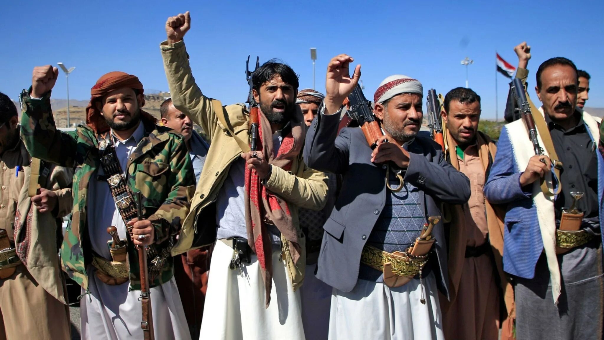 Джамаат Ансаруллах флаг. Йемен хуситы. Хуситы одежда. Йеменский Ансаруллах. Кто такие хуситы и где живут