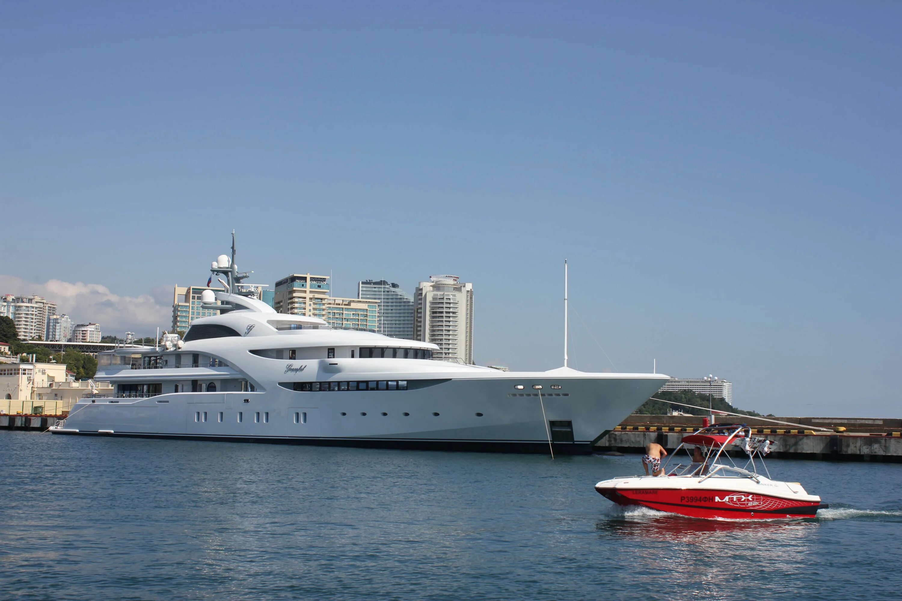 марина яхты сочи морпорт. яхты стоящие в сочи. морпорт сочи яхты. яхты стоящие в сочи. принцесса 56 сочи.