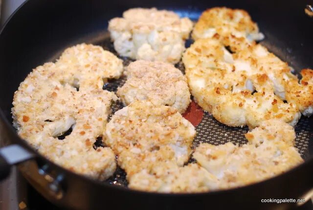 Капуста медальонами. Капуста медальонами. Медальоны из капусты. Вафли из цветной капусты. Капуста медальонами.