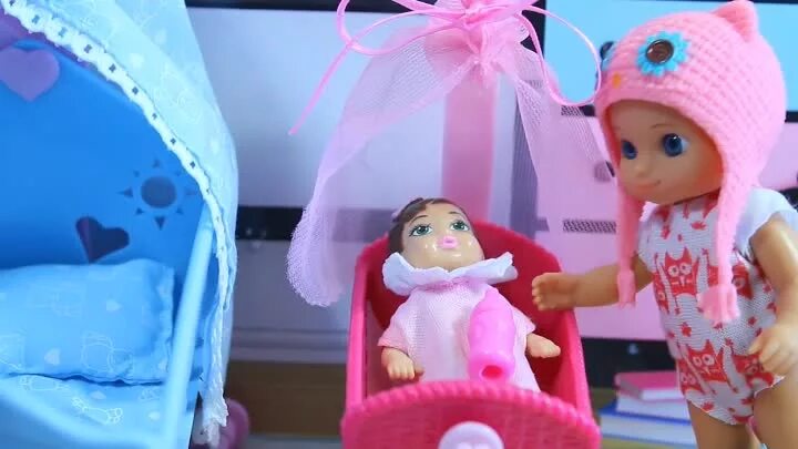 Видео куклы мамы. Кукла пупс для девочек Барби врач. Пупсики Нео куклы Барби.