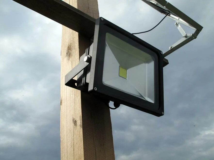 Led Солнечный уличный прожектор Solar St-15. Прожектор ip66. Прожектор диодный уличный 200 ви. Прожектор светодиодный уличный 185х135. Прожектор светодиодный крепление
