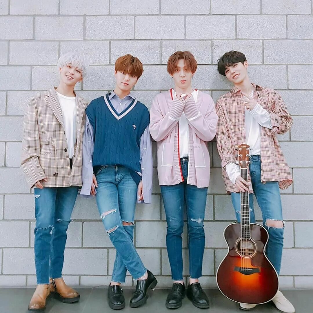 The rose is the first. The rose is the first. The rose логотип kpop. War of the roses england. The rose корейская группа усон.