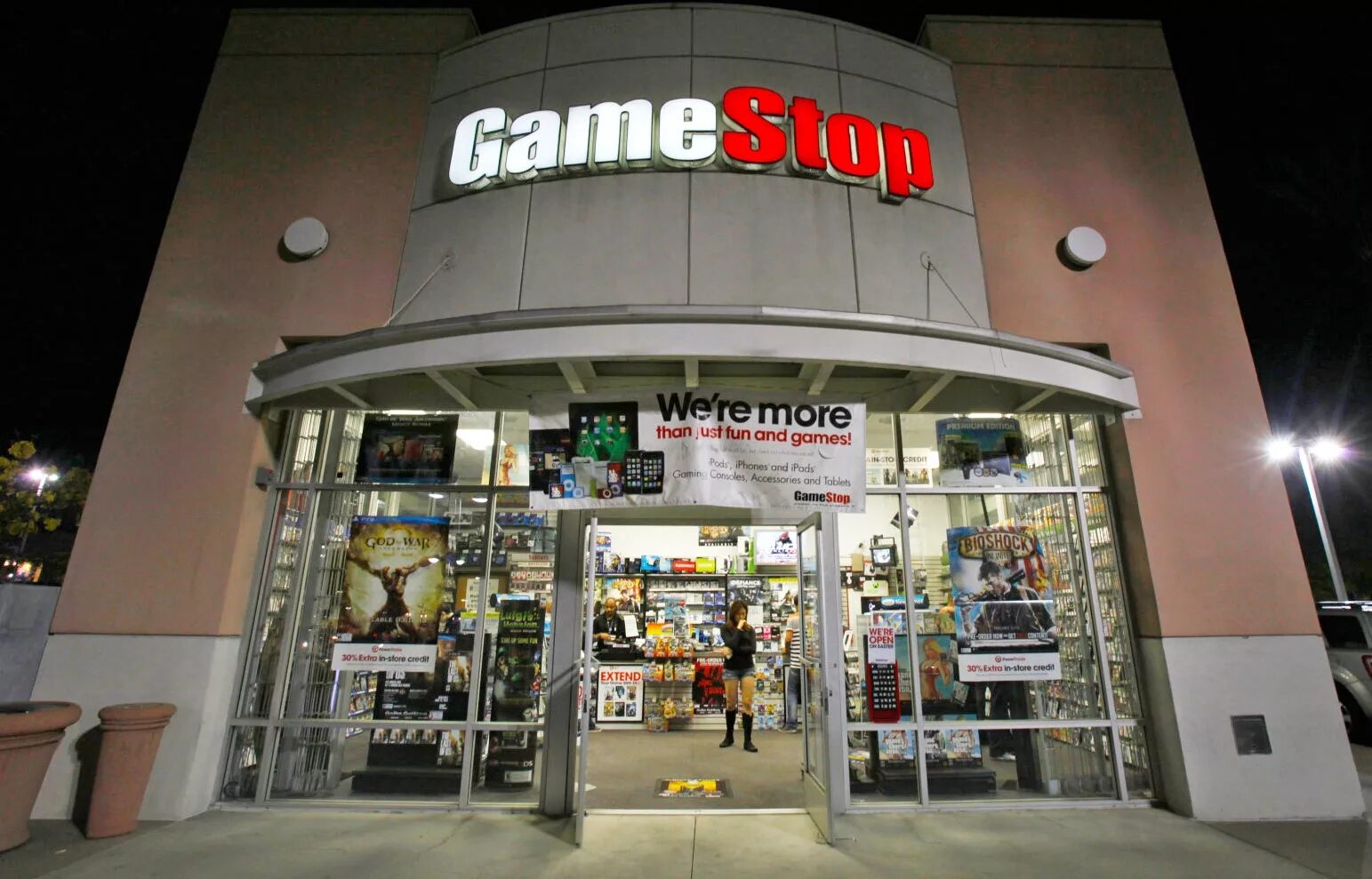 Стоп гейм. GAMESTOP. Магазин геймстоп. Магазин GAMESTOP США. Game stop магазин в Америке.