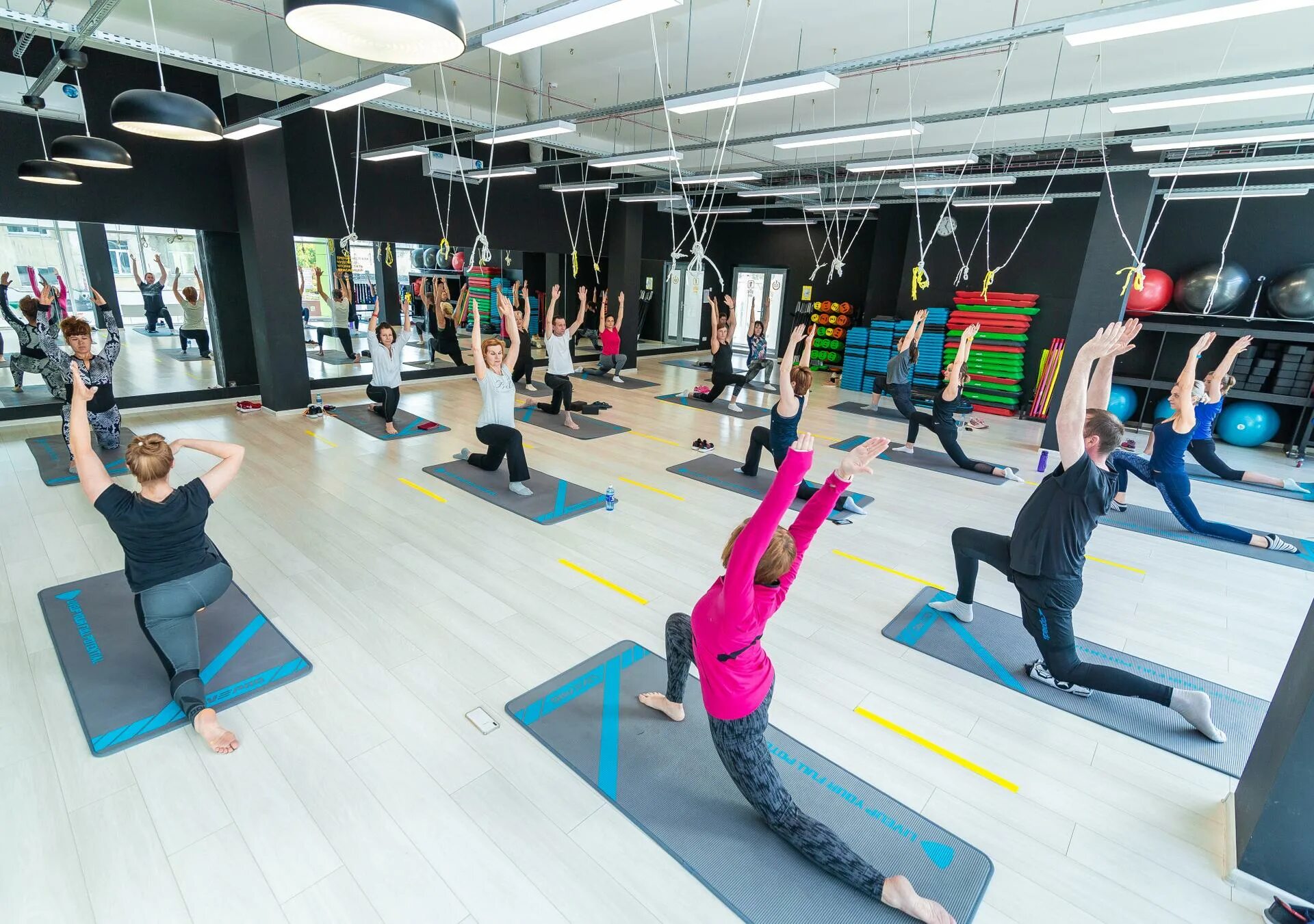 Кангоджамп фитнес москва и мо. Pure barre fitness. Барре тренировка. Фитнес занятия в московском. Фитнес центр.