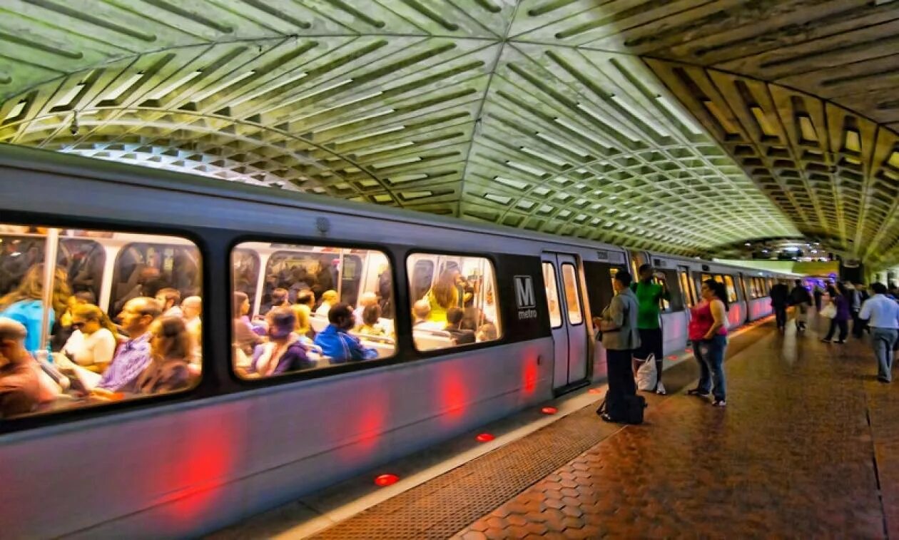 Доступное метро. Метро Вашингтона поезда. Станции метро Вашингтона. Washington DC метро. Метрополитен Вашингтона.