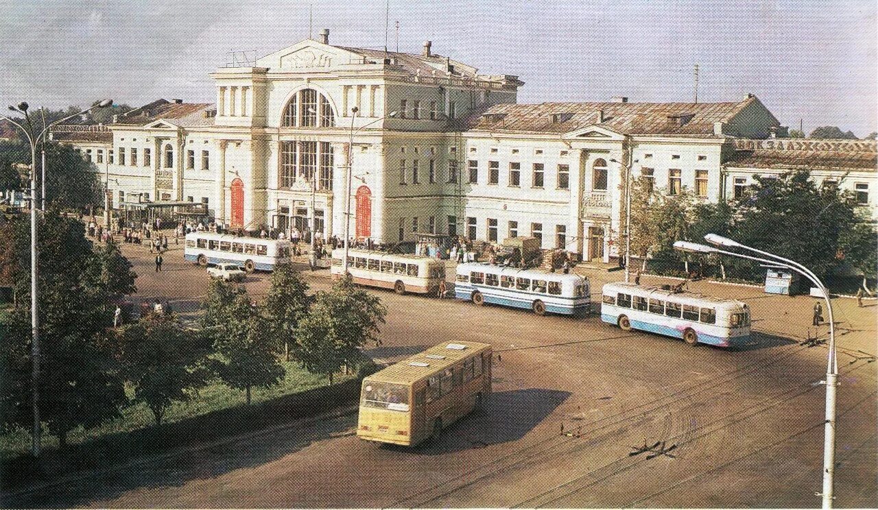 Белоруссия в советское время. Вокзал Гомель старый. Гомель вокзал СССР. Гомель Привокзальная площадь. Вокзал Минск площадь Привокзальная.