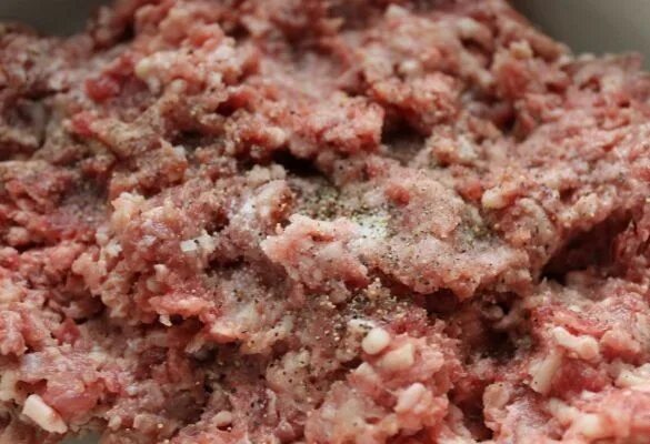 Рецепт фарш с молоком. Фарш смешанный. мясо фарш смешанный. фарш мясной с луком.