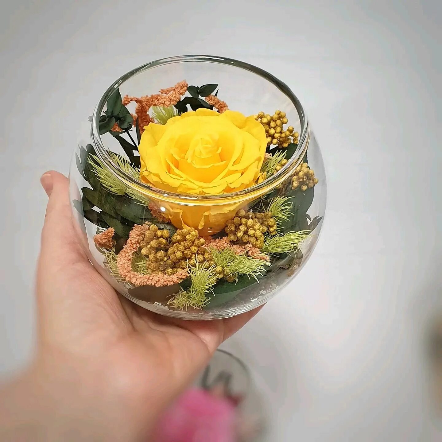 Стабилизированные цветы в стекле. Стабилизированные цветы. Стабилизированные букеты в вазе.
