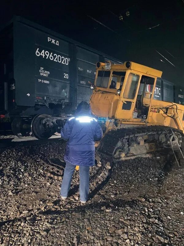Что происходит на железной дороге. Сход вагонов на Забайкальской ЖД вчера. Столкновение поездов в Челябинской области. Сход вагонов.