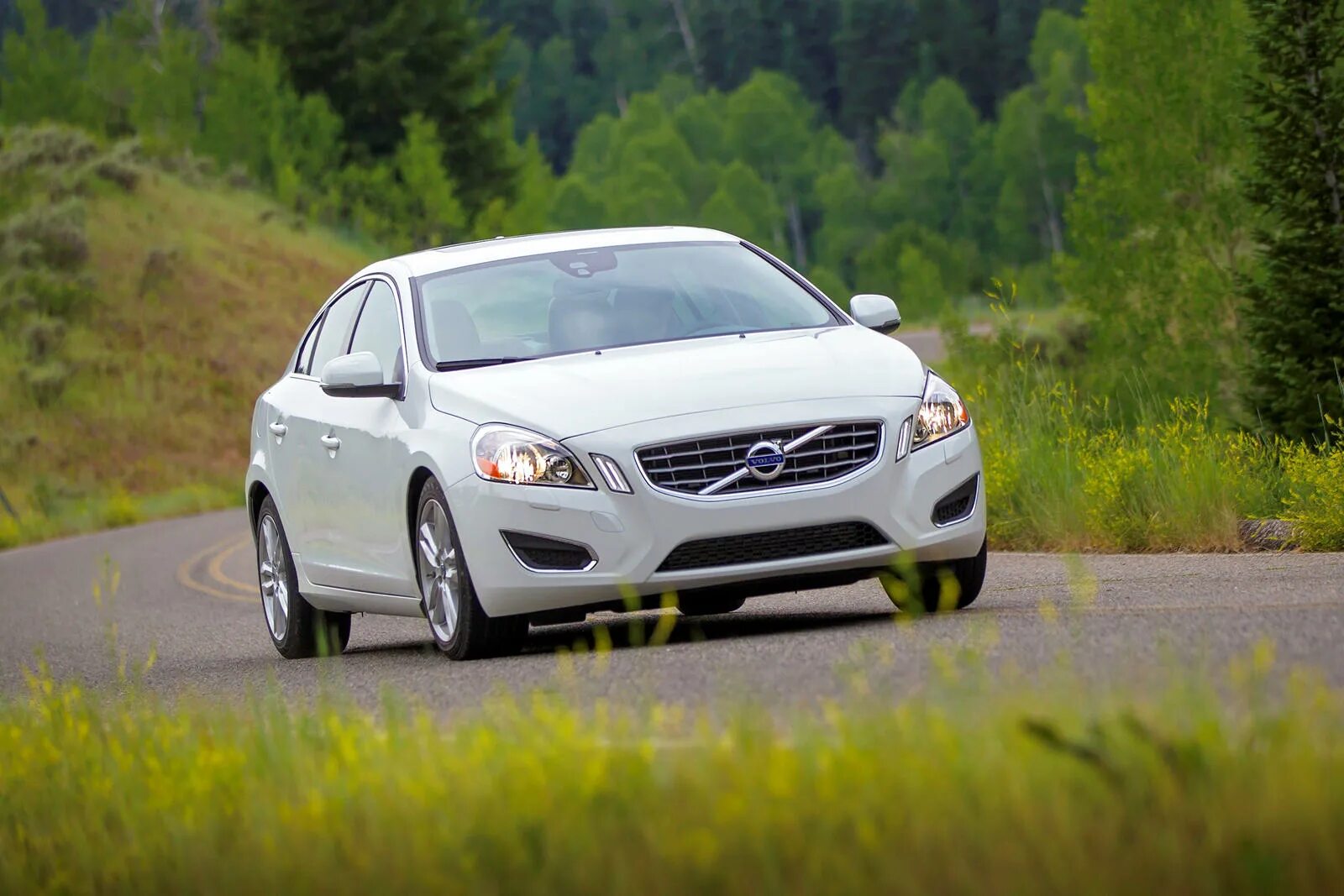 Volvo s60 2013. Вольво s60 белая. Вольво s60 2013. Вольво с 60 белая.