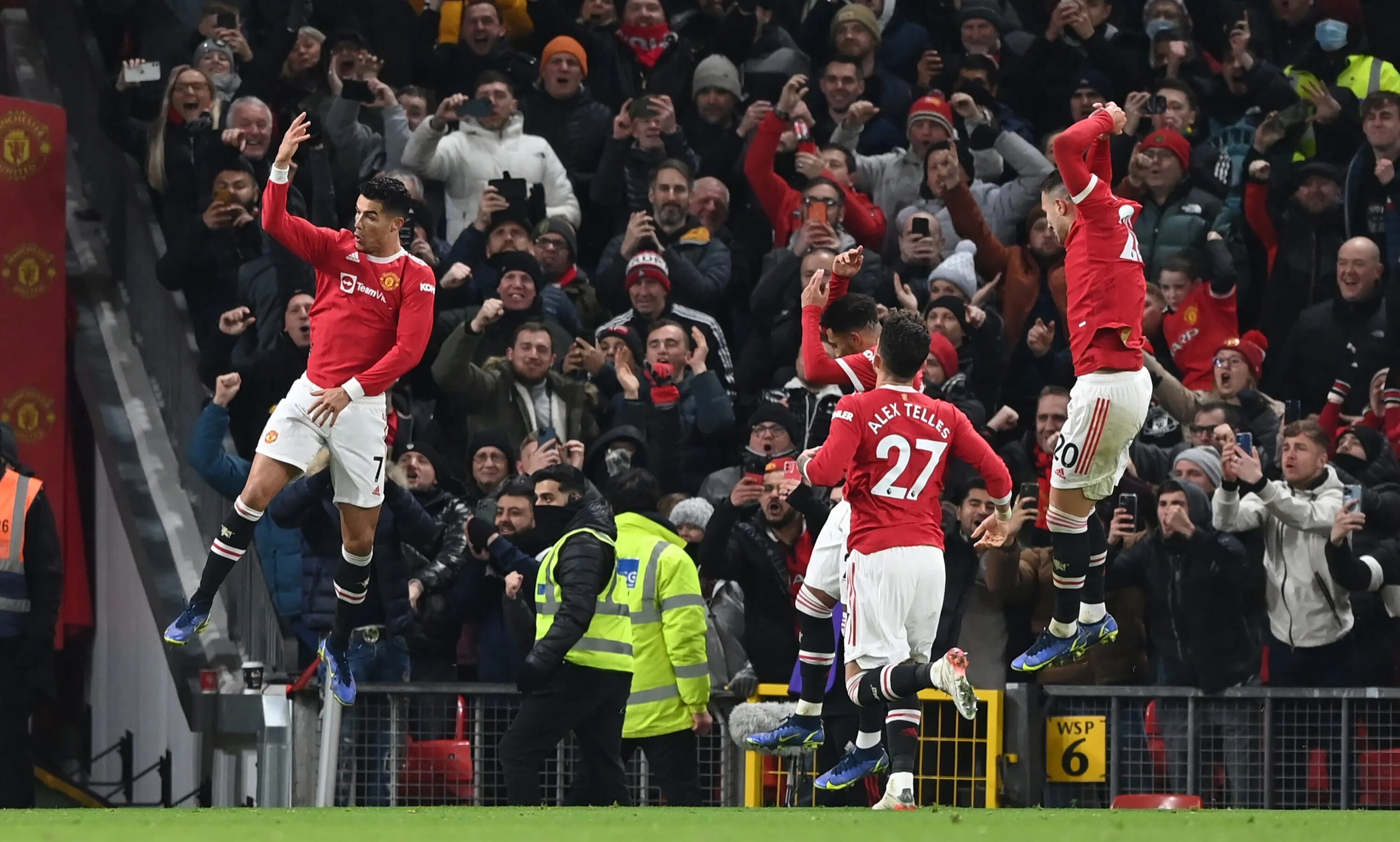 Роналдо Манчестер Юнайтед. Cristiano Ronaldo gol Manchester Yunayted. Криштиану Роналду Манчестер Юнайтед 2021. Арсенал против Манчестер Юнайтед Роналдо. Роналдо забивает гол головой