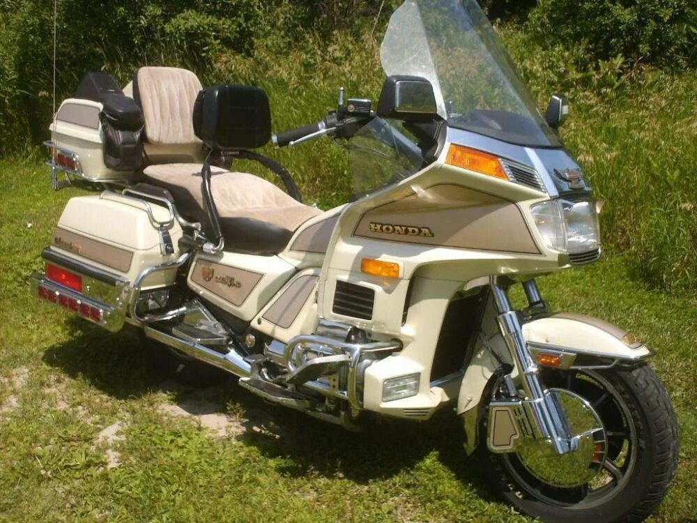 Honda gl1200 Gold Wing. Honda Gold Wing 1986. Honda Goldwing 1200. Хонда Голдвинг gl 1200. Хонда 1200 купить