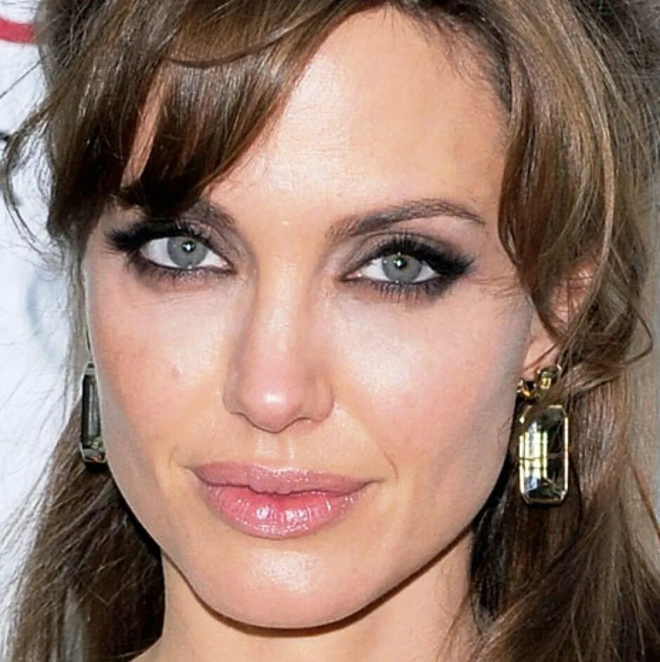 Анджелина Джоли Смоки айс. Анджелина Джоли Смоки. Анджелина Джоли макияж глаз. Анджелина Джоли цвет глаз.