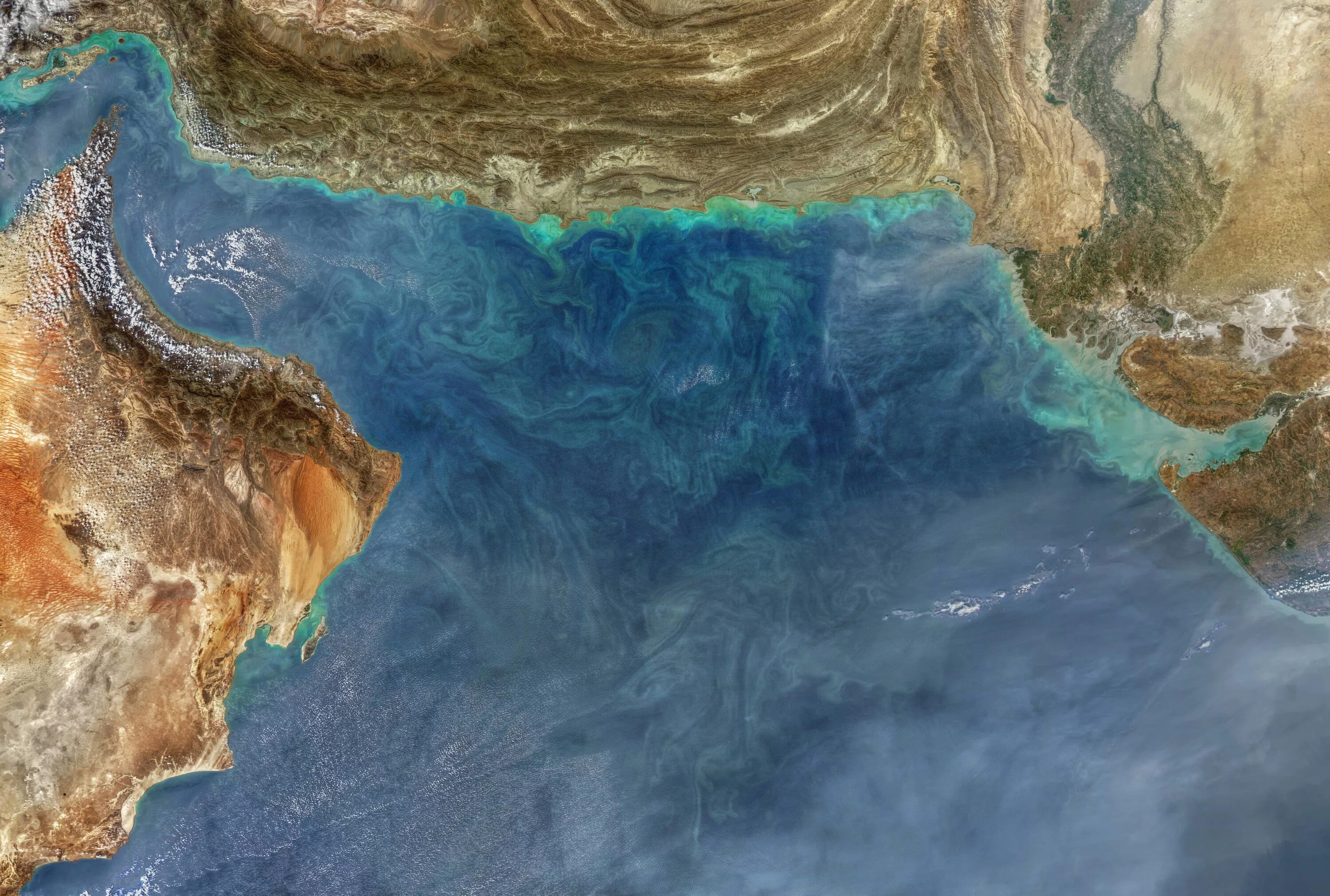 Аравийский какой океан. Рельеф дна Аравийского моря. Аравийское море. Море со спутника. Аравийский океан.
