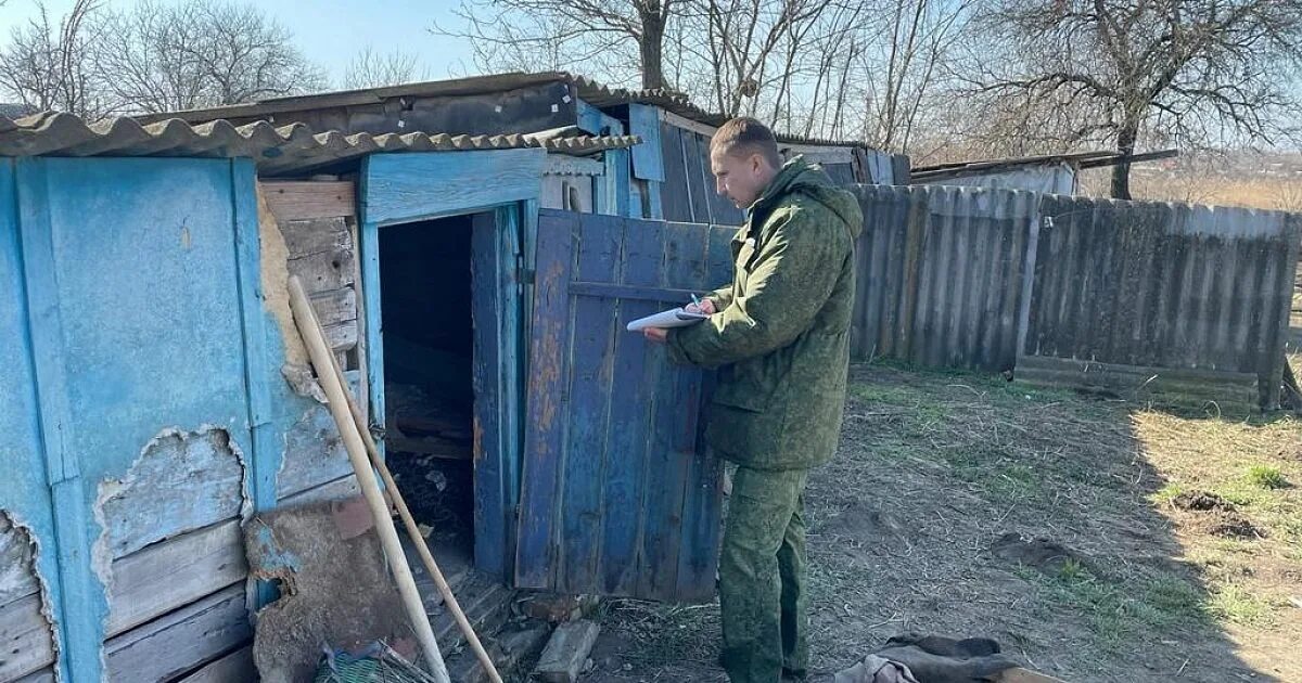 Толстую в сарае