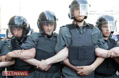 Омон получает