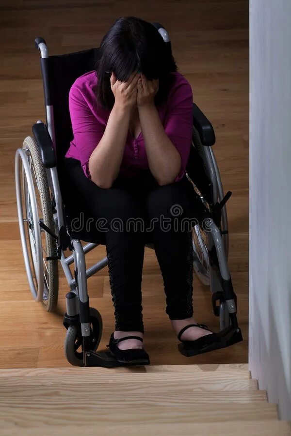 Жена инвалид изменяю. Плачущий инвалид. Женщина инвалид плачет. Disabled woman wheelchair. Polio woman wheelchair.