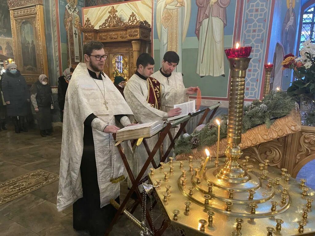 служба в сочельник крещения