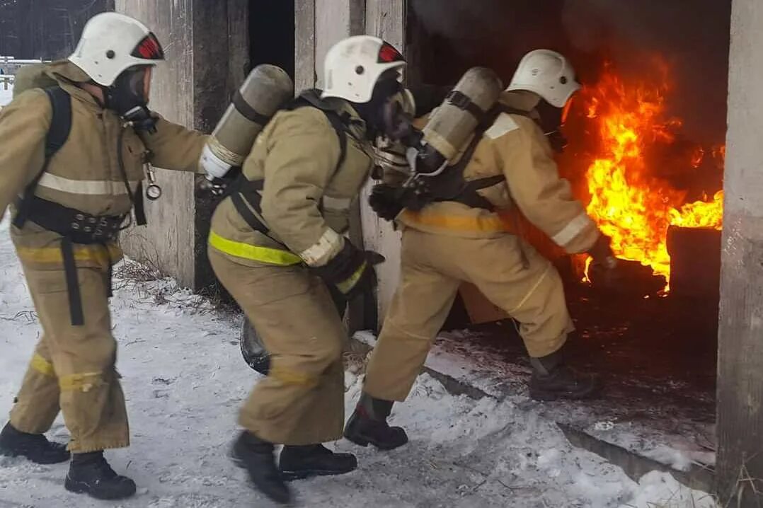 пожарная часть мчс. мчс саратовской области. противопожарная служба – подразделение мчс россии. мчс начальник караула ртп. услуги пожарных подразделений.