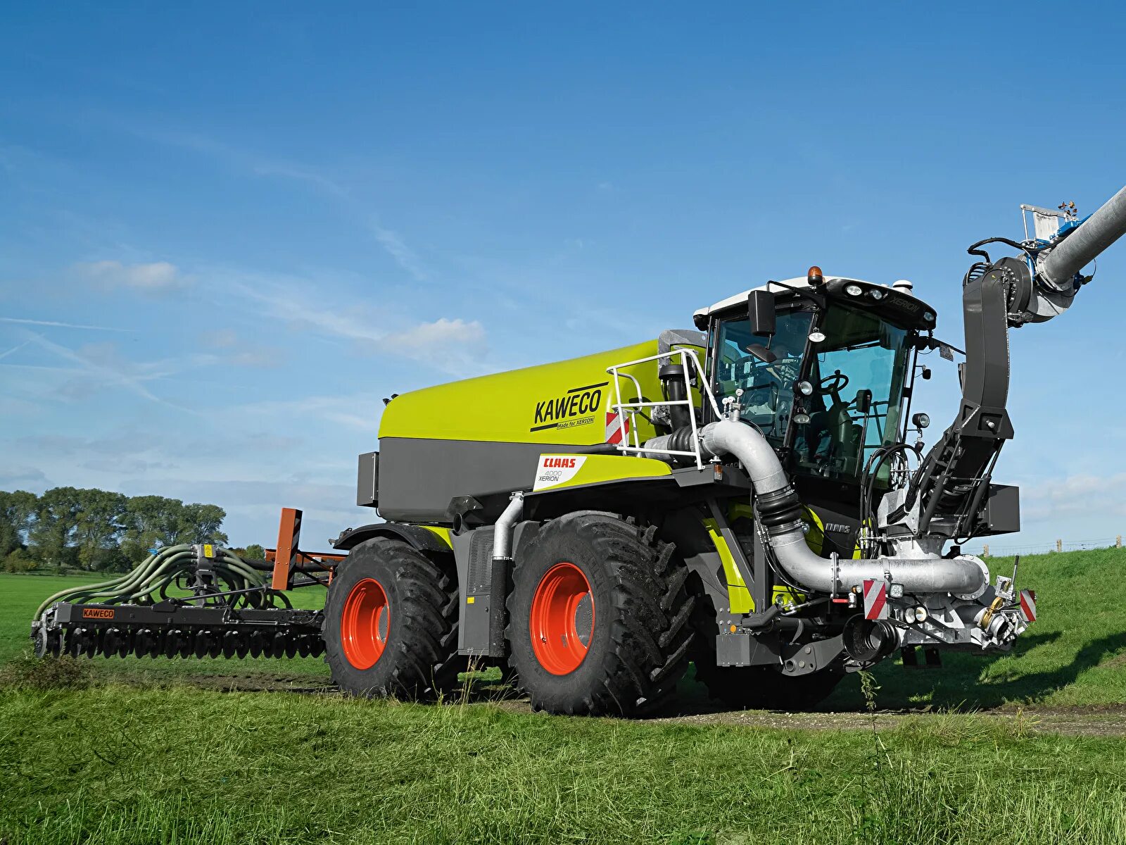 Claas xerion. Claas xerion 4000 saddle trac. claas xerion 4200 saddle trac. трактор claas xerion 4000. claas saddle trac.