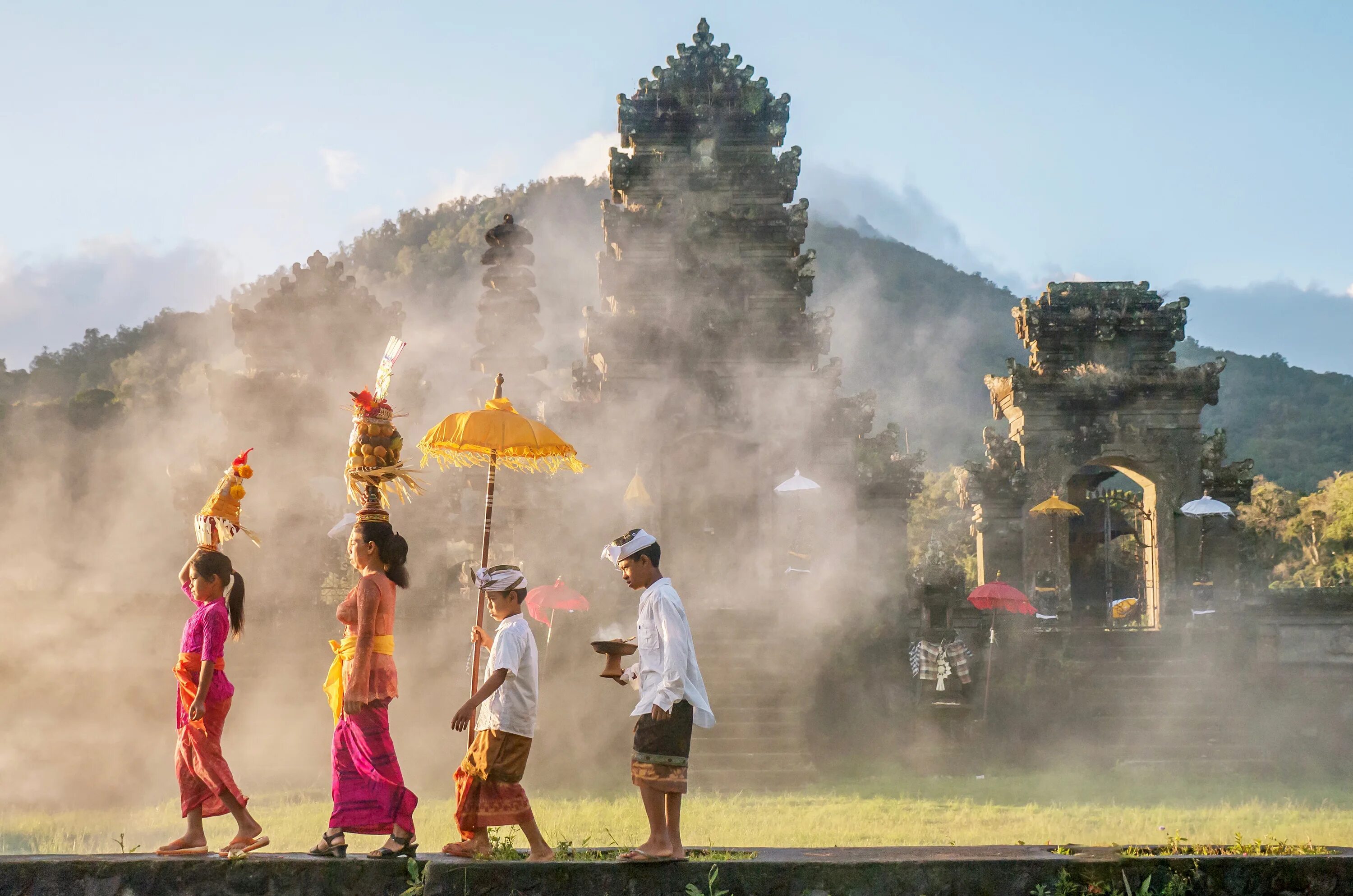 Пенджор Бали. Бали Nyepi. Ньепи Индонезия. Церемония Меласти Бали. Время бали индонезия