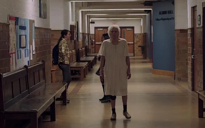 Оно it follows 2014. It follows (дэвид роберт митчелл, 2014). оно идёт за тобой фильм 2014.