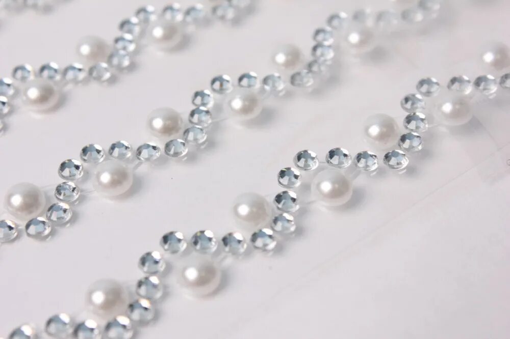 Люстра большой цветок жемчуг стразы. Жемчуг натуральный. Жемчуг со стразами. Жемчуг со стразами. Шторная тесьма с жемчугом.