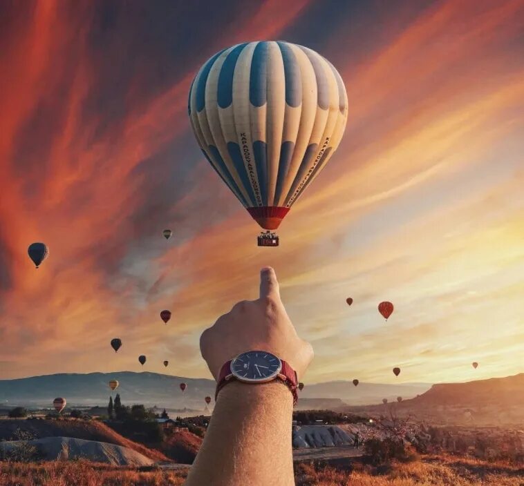 Воздушный шар с людьми. Путешествие на воздушном шаре. Воздушный шар полет. Каппадокия люди на воздушном шаре.
