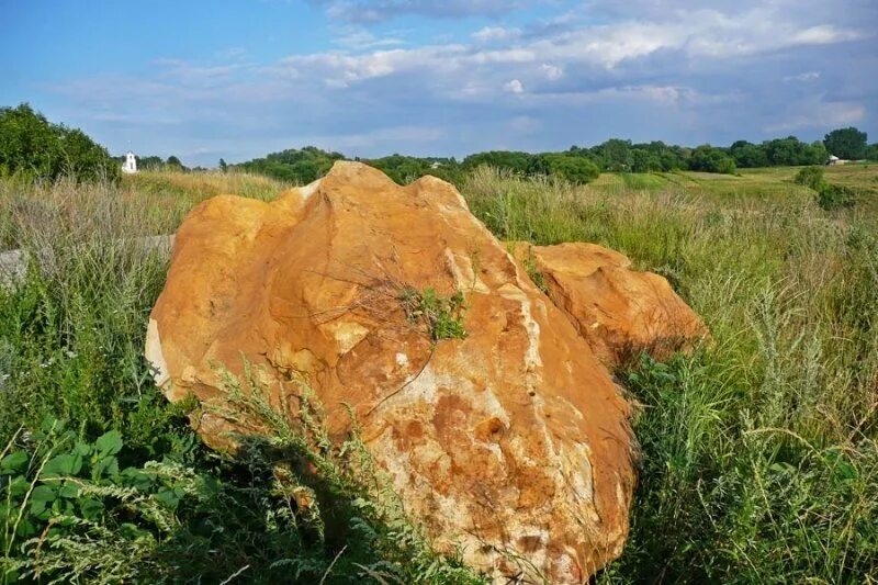 Валуны в эстонии. Село камень фото. Село козье конь-камень. Ишутинское городище конь камень. Село камень фото.