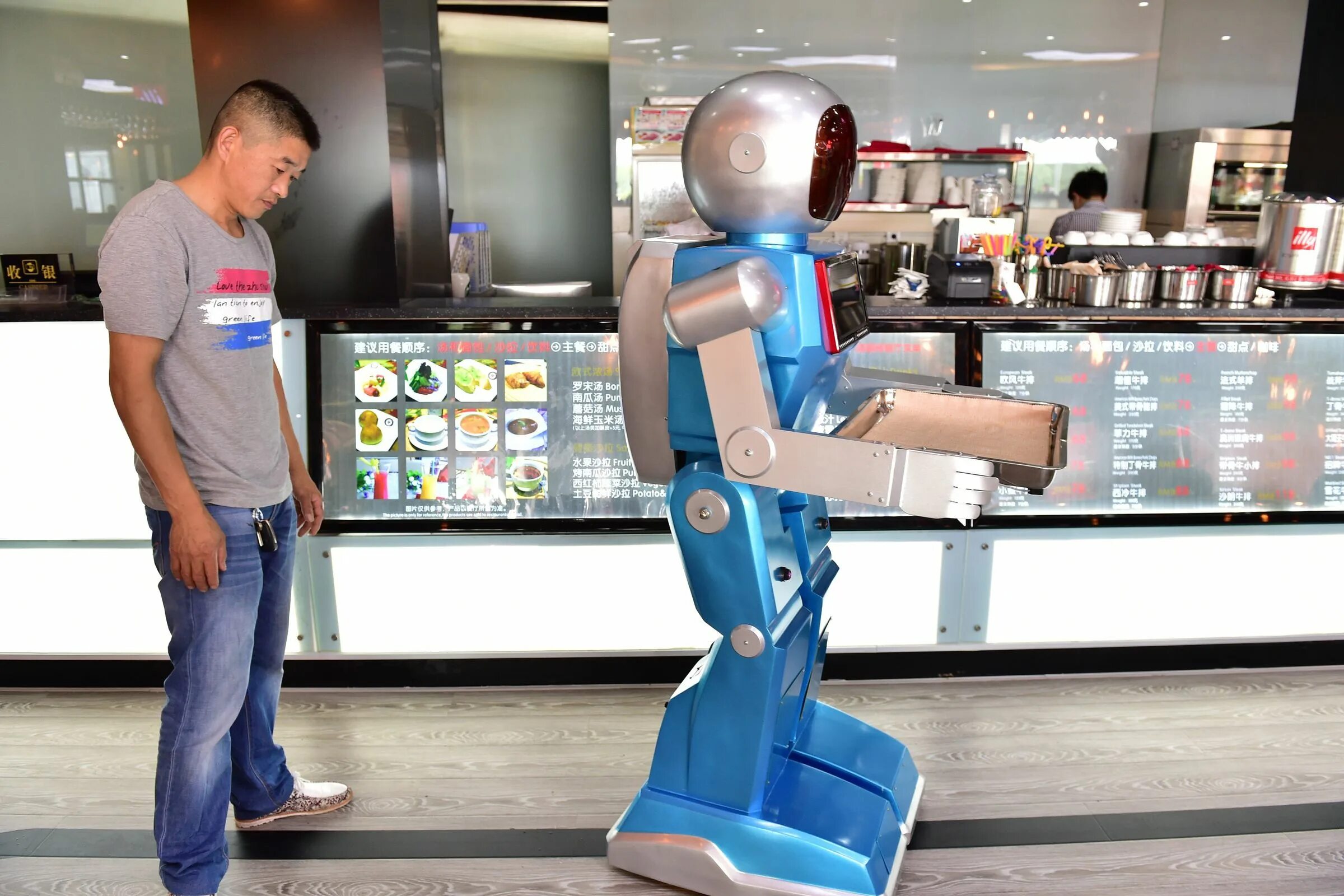 Robots out. Робот. Робот официант. Мальчик робот. Бытовые роботы.