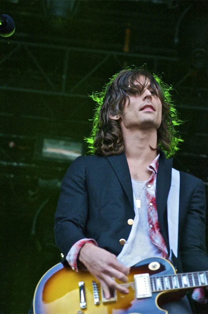 Nick Valensi. Ник Валенси strokes. The strokes концерт. Patrick Valensi.