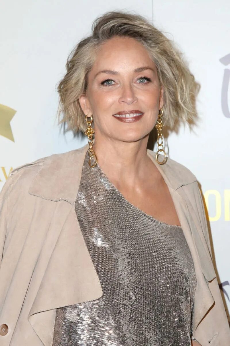 макияж 50+. прически для пожилых женщин за 60. синди джозеф в молодости. молодо выглядит в 50. хорошо выглядит в 50.