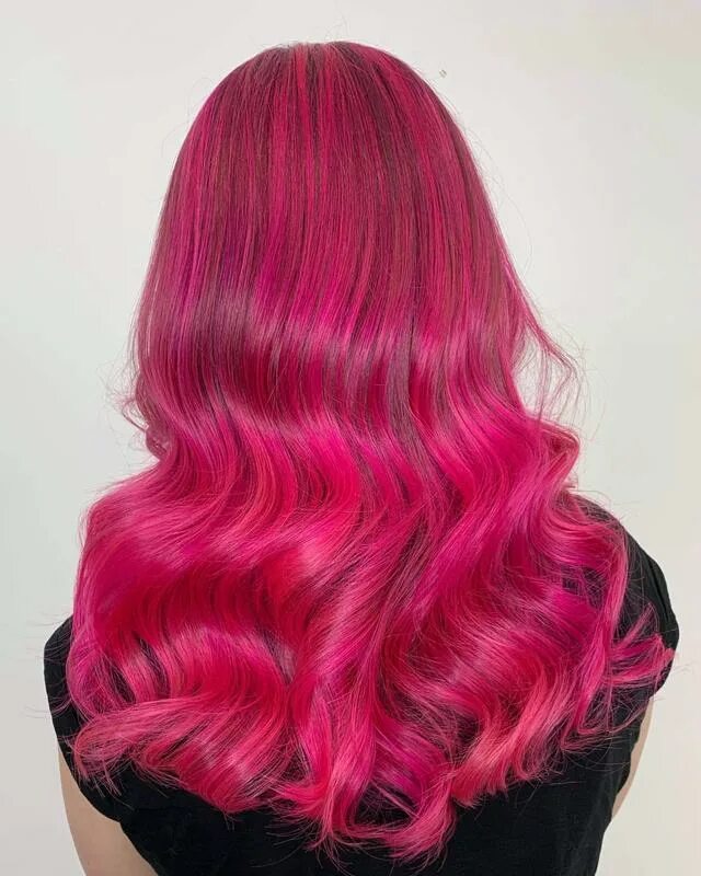 Есть розовая краска. Маник паник краска для волос розовая. Хот Пинк волосы. Ярко розовая краска для волос. Кислотно розовая краска для волос.