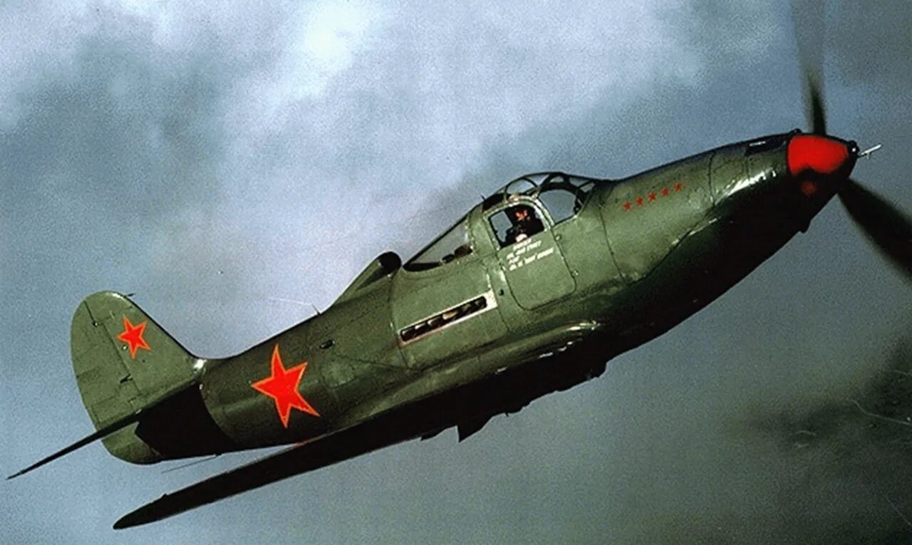 Советский самолет 1945. Белл р-39 Аэрокобра. Самолёт p39 Airacobra. Bell p-39 Airacobra самолет. P-39 Airacobra в СССР.