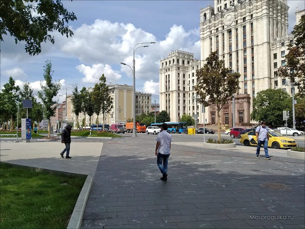 Сколько улиц и площадей в москве