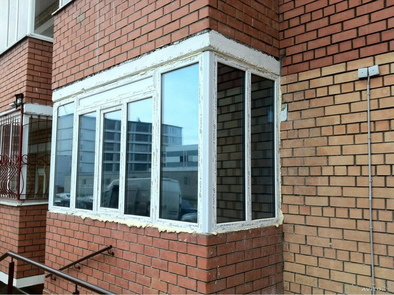 Тонированные пластиковые окна. Тонированные стеклопакеты. Зеркальная тонировка балкона. Тонированные окна на балконе.