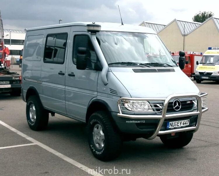 Купить микроавтобус полный привод. Мерседес Спринтер 4х4. Sprinter w901 4x4. Sprinter 4*4. Mercedes Sprinter 4x4.