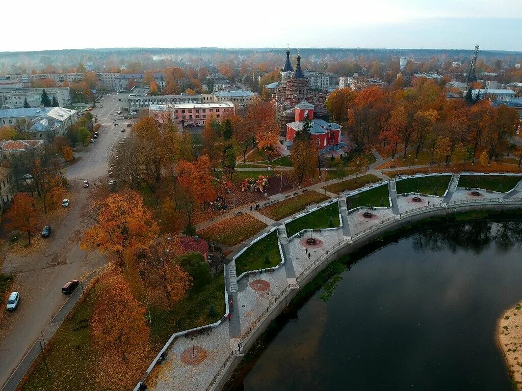 Город луги где. Город Луга Ленинградской области. Луга город Ленинградская. Набережная Луга Ленинградская область. Г Луга Ленинградская область парк.