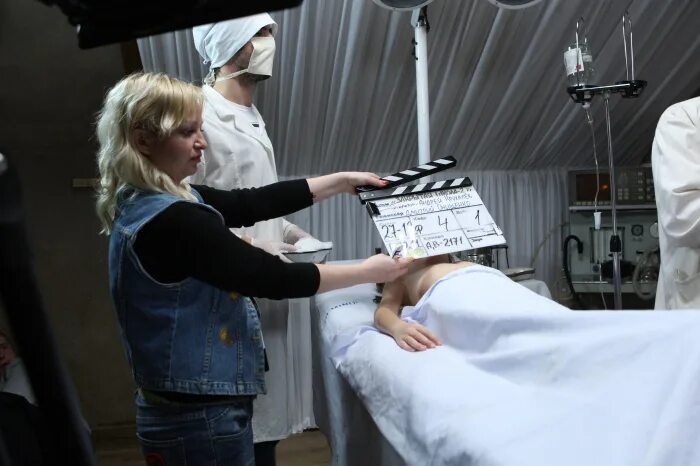 съемки сериала закрытая школа. закрытая школа за кадром. закрытая школа сериал 2011–2012. закрытая школа съемки. актриса на съемках.