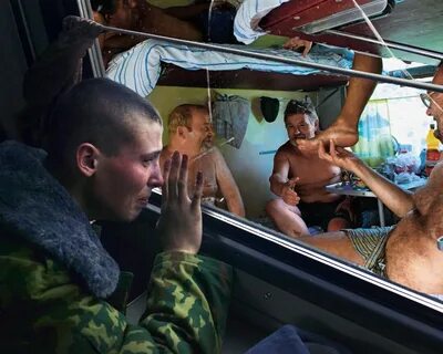 Дембель в поезде едет