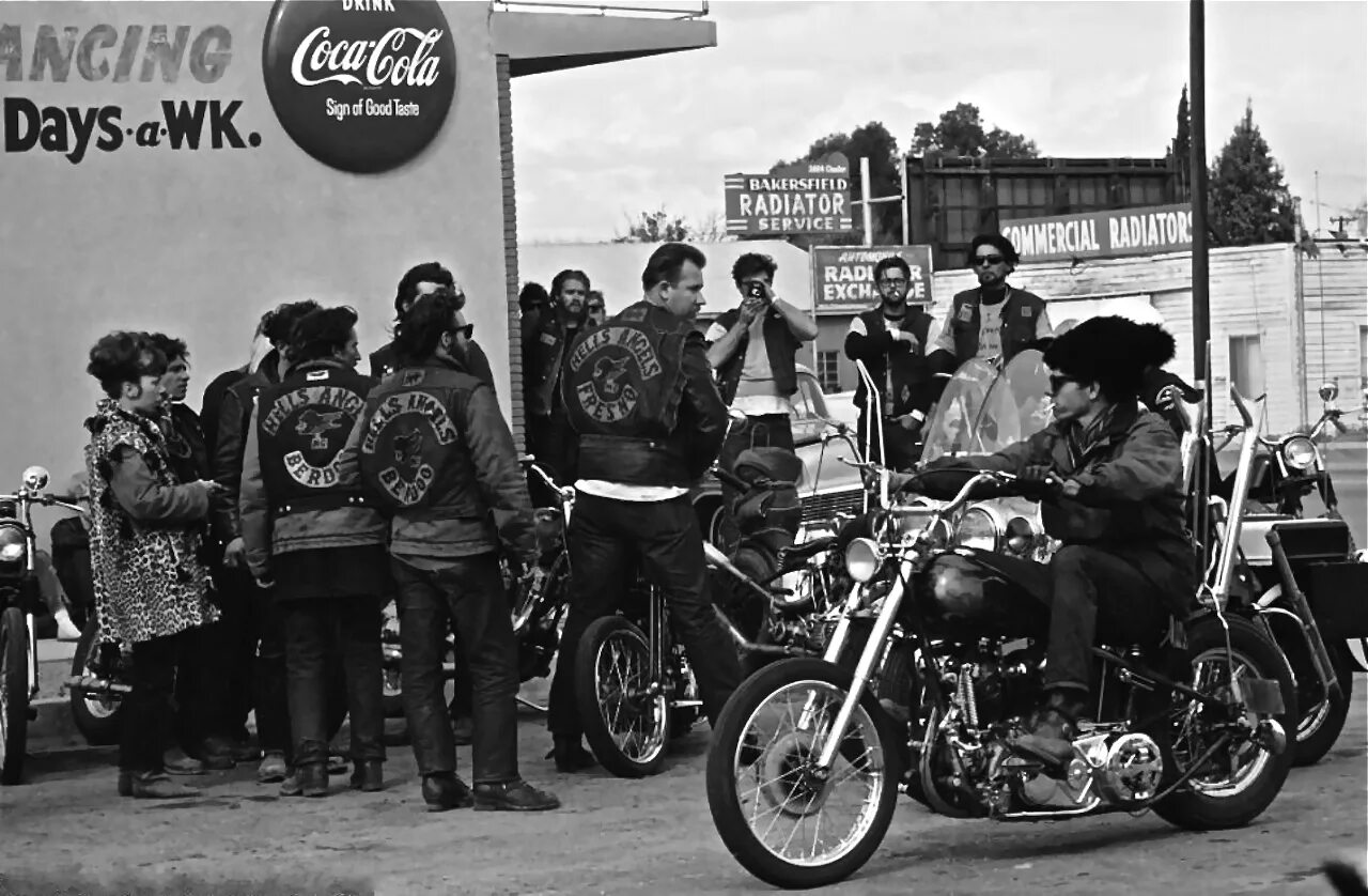 Bike of hell. Мотоклуб Америки ангелы ада. Ангелы ада 1965. Байкеры субкультура ангелы ада. Hells Angels байкеры США.