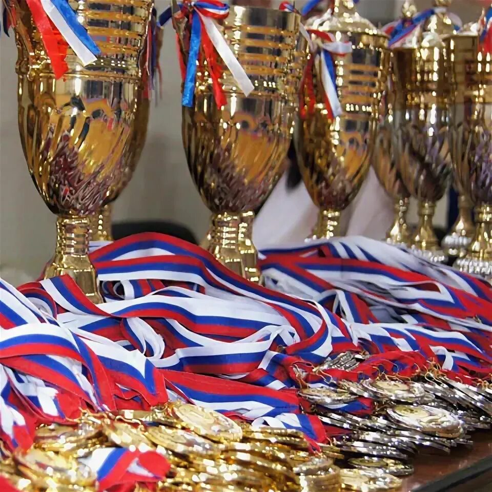 Спортивные награды. Спортивный кубок. Спортивные кубки и медали. Награда «кубок». Спортивные кубки и медали.