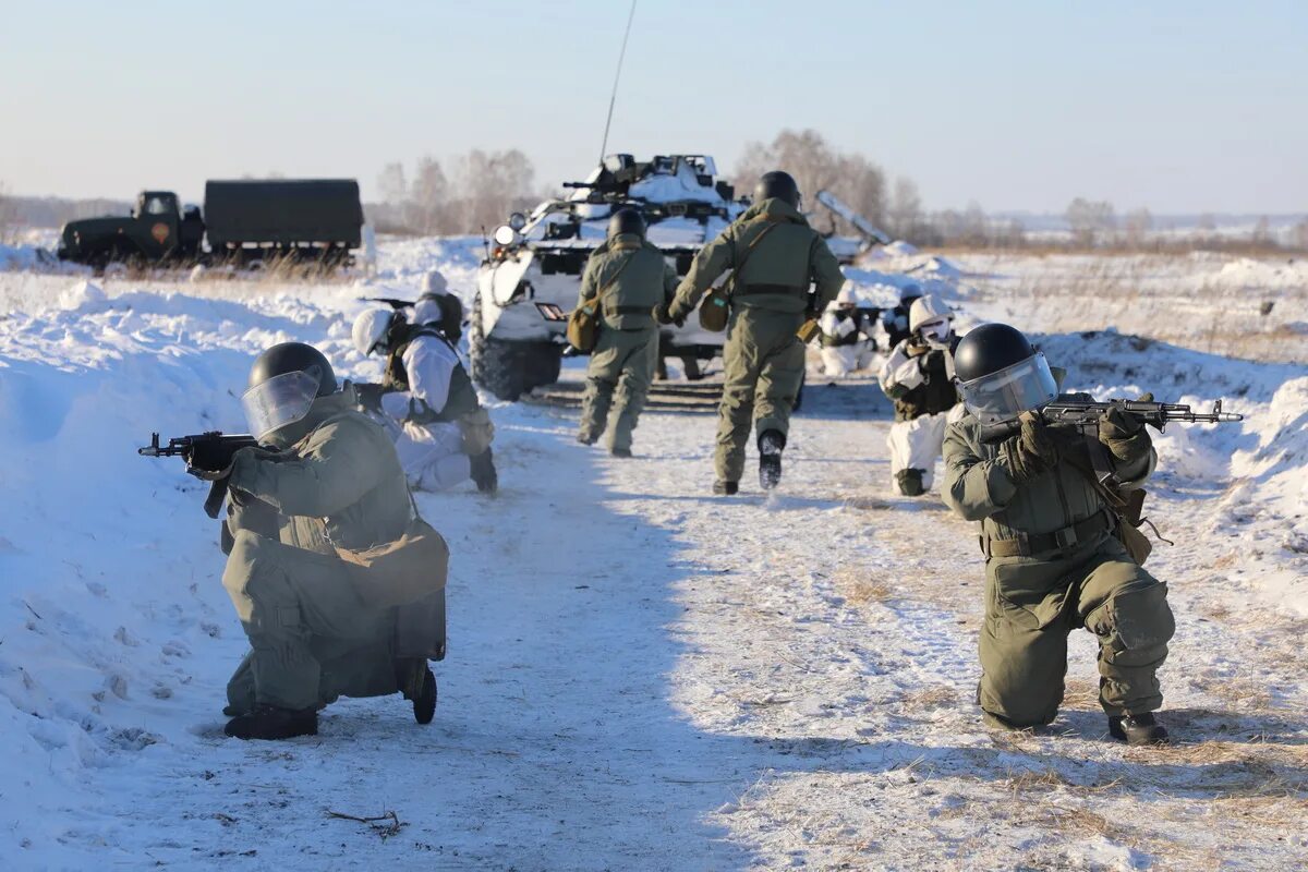 Военное нападение россии. Учения 2022 в армии России. Инженерно саперные войска. Учения инженерных войск. Солдаты на учениях.