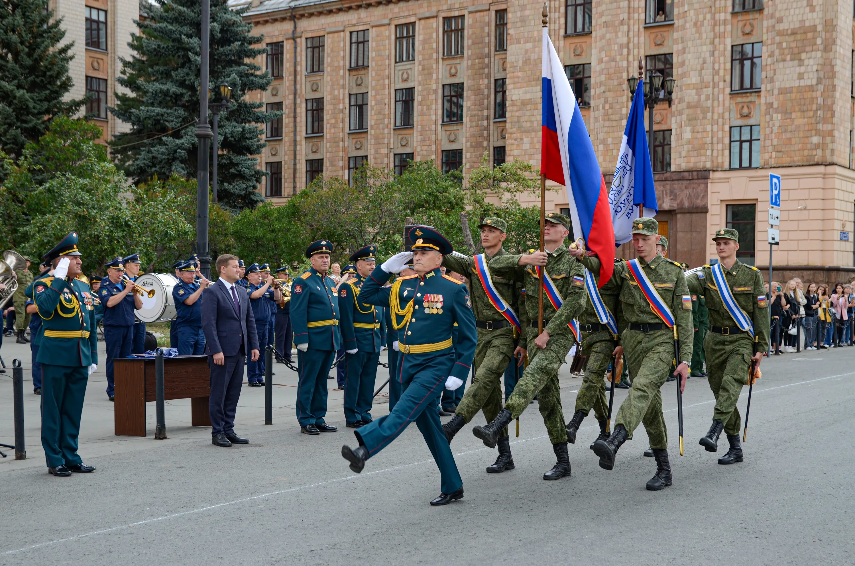 ВУЦ ЮУРГУ. ВУНЦ ЮУРГУ танковые войска. Наумов ВУЦ ЮУРГУ. Выпускной военных.