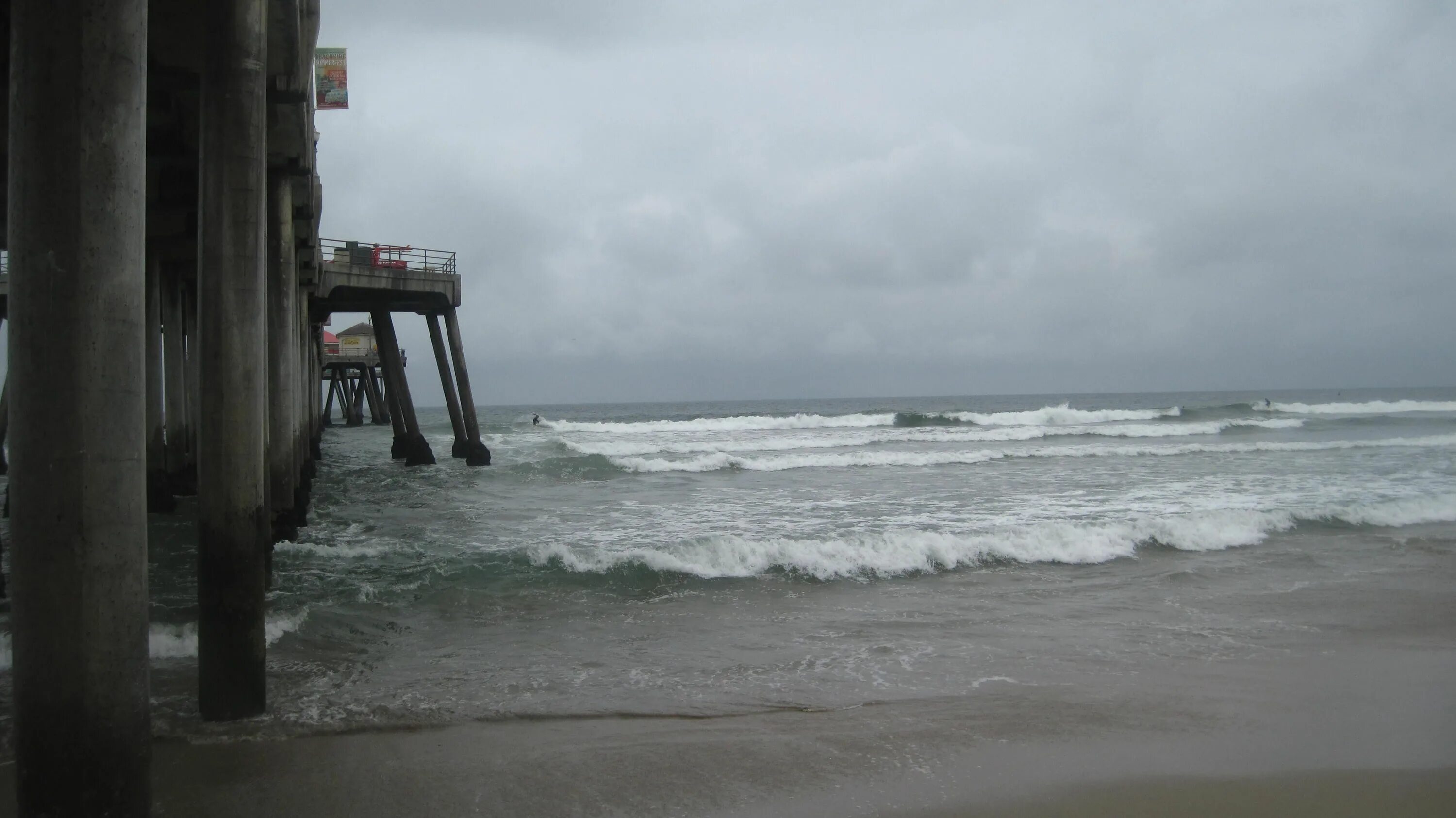 Дождь на пляже. Rain Beach California. Захолустный пляж дождь. Ранфанну Бич гугл.