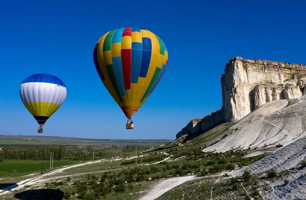 Белая скала в Крыму фестиваль воздухоплавания. Крымская Каппадокия. Каппадокия фестиваль воздушных шаров 2022. Воздушный шар воздухоплавание.