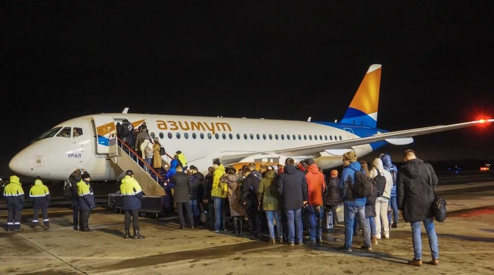 Самолет большое Савино. Аэропорт большое Савино. Аэропорт большое Савино самолет. Аэропорт большое Савино внутри. Прилета самолетов аэропорт большое савино