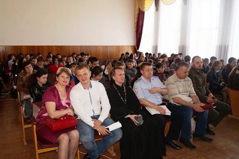 Ставропольский край Степновский район село Степное. Администрация Степное Степновский район. Зелёная роща Ставропольский край Степновский район. Ставропольский край Степновский район село Степное администрация.