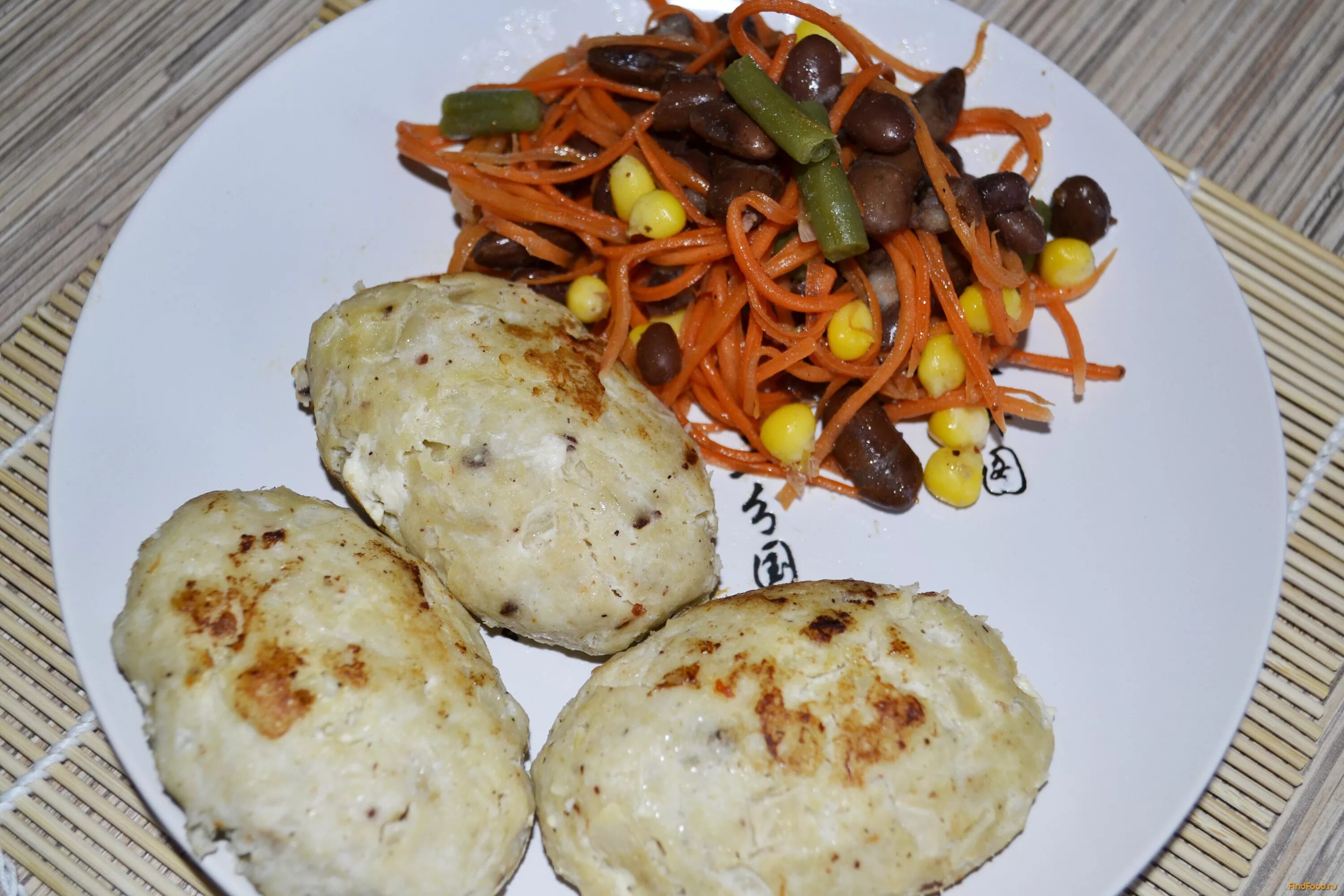 котлеты из щуки на пару. паровые котлеты. котлеты из щуки. куриные котлеты в соусе. котлеты из щуки на пару.