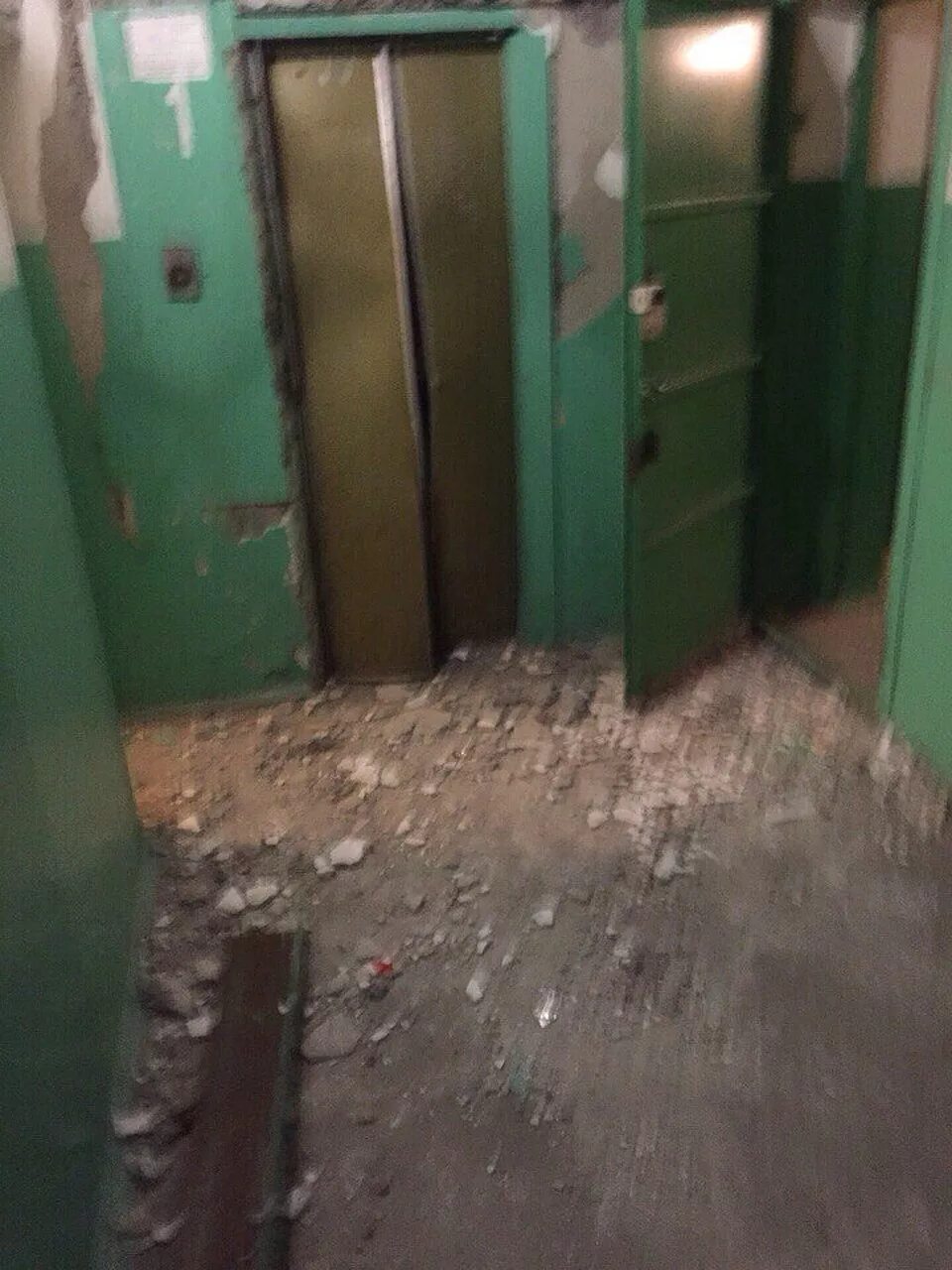Лифт взорвался. Лифт взорвался. Лифт взорвался. Лифт взорвался. Лифт взорвался.